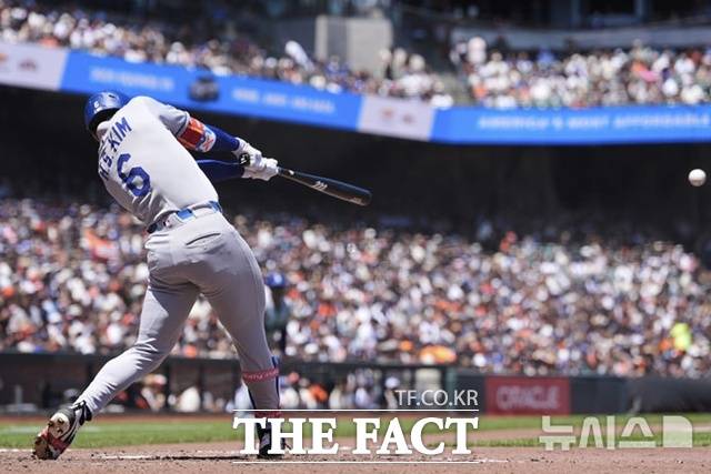 LA 다저스 김혜성이 13일(한국시간) 샌프란시스코전에서 6회초 1타점 좌중간 안타를 때려내고 있다. /샌프란시스코=AP.뉴시스