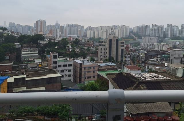 서울의 아파트·빌라 밀집 지역 전경.<박상길 기자>