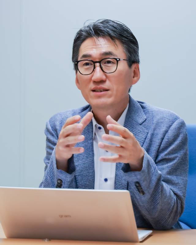 최성호 정보통신기획평가원 차세대네트워크(6G)사업단장이 6일 디지털타임스와 인터뷰하고 있다. 박동욱기자 fufus@