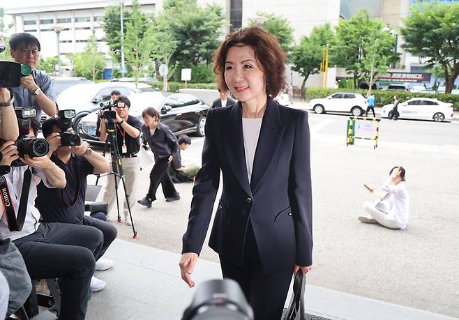 이진숙 사회부총리 겸 교육부 장관 후보자가 30일 오전 서울 여의도 한국교육시설안전원에 마련된 인사청문회 준비 사무실로 출근하고 있다. 2025.6.30. 연합뉴스