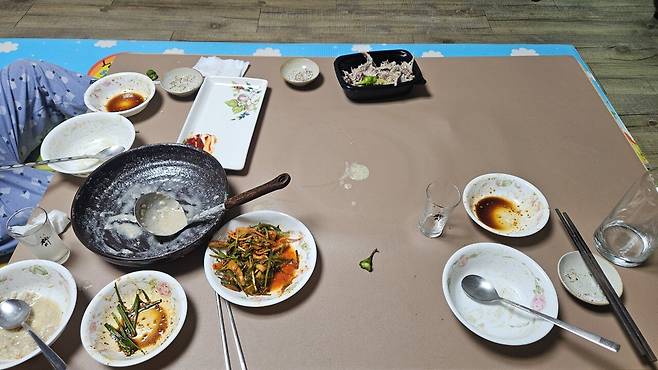 20250712_214725.jpg 저녁 야구하는 아들 몸보신 홈메이드 들깨 삼계탕