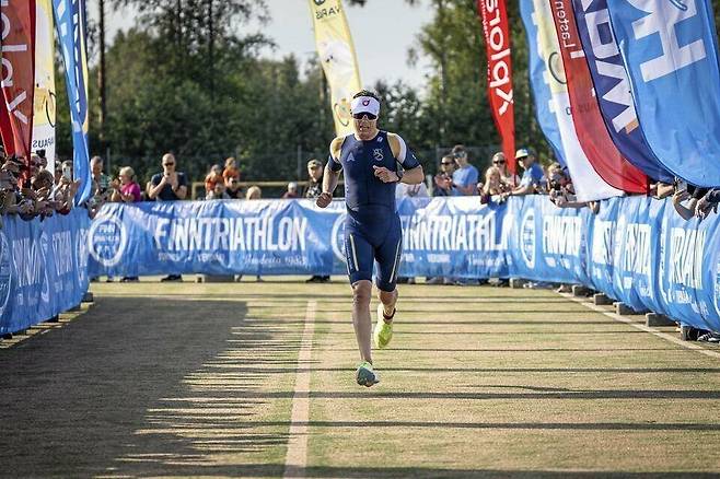 트라이애슬론(철인3종) 대회에 출전해 2위에 오른 핀란드 알렉산데르 스투브 대통령. 엑스(X·옛 트위터) 갈무리