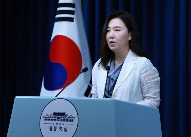 강유정 대변인이 13일 서울 용산 대통령실 청사에서 차관급 인선 관련 브리핑을 하고 있다. 뉴시스