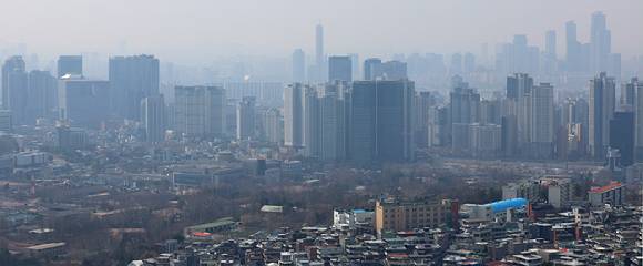 서울 남산에서 바라본 서울 아파트 단지 모습. [사진=연합뉴스]