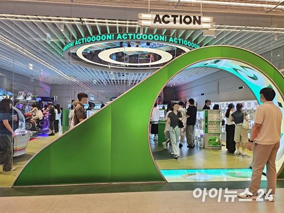 오락실 액션(Action)에서는 마리오 레이싱, 농구, 인형 뽑기 등 다양한 게임을 즐길 수 있다. [사진=표윤지 기자 ]