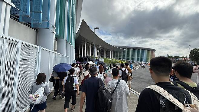 ▲ 곧 이 거대한 행사장이 사람으로 가득찰 예정입니다