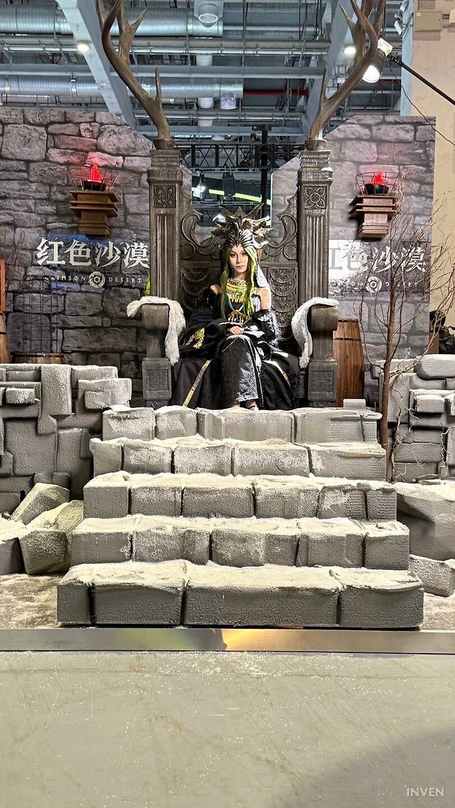 ▲ 사슴왕 의자에 왜 헥세 마리가 있는지 모르겠지만 그래서 좋아(?)