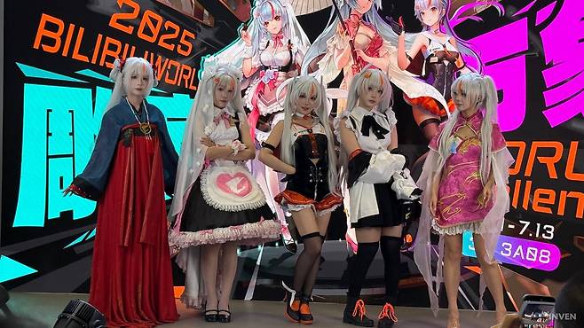 ▲ 서브컬쳐 행사에 미소녀 마케팅은 국룰