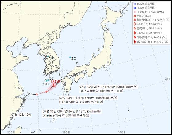 제 11호 열대저기압 예상 경로. 온대저기압으로 변질된 채로 대한해협을 통과해 남부지방과 동해안에 많은 비를 뿌릴 전망이다. 기상청 제공