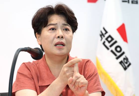 윤희숙 국민의힘 혁신위원장이 13일 오후 서울 여의도 당사에서 기자간담회를 하고 있다. 뉴스1