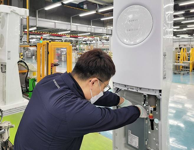 삼성전자, '에어컨 생산라인 풀가동'으로 AI 에어컨 수요 적극 대응. / 사진=삼성전자