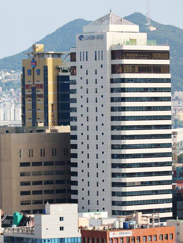 해양수산부의 임시청사로 결정된 부산 동구 IM빌딩과 협성타워. 연합뉴스