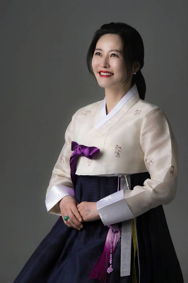 카타르 왕실로부터 공식 초청을 받아 추석 연휴 기간 개인전을 개최하는 류재춘 작가. 류재춘 작가 제공