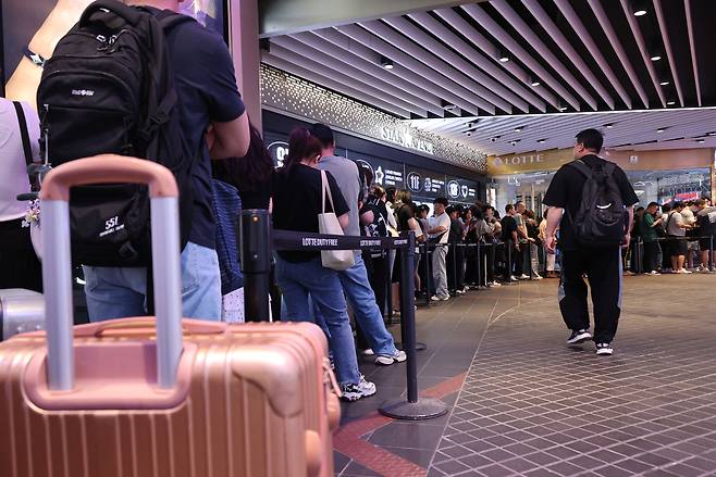 이재명 정부가 출범하면서 뷰티·면세·관광업계 내에서 업황 개선 기대감이 높아지고 있다.  [연합]