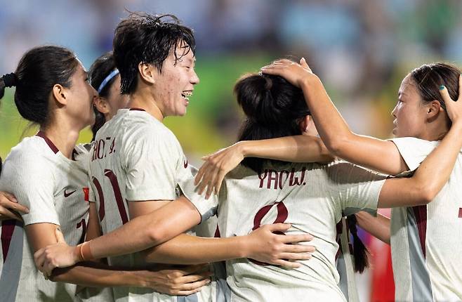 한국과의 1차전에서 골 세리머니 하던 중국 선수들. 연합뉴스