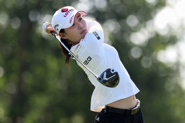 티샷을 하고 있는 황유민. 사진 제공=AFP연합뉴스