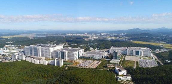 LG디스플레이 파주 사업장은 패널 공장, 사무동, R&D동으로 구성돼 있다. 사진은 경기 파주에 위치한 LG디스플레이 파주 사업장 전경. LG디스플레이