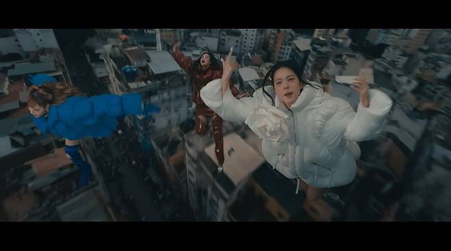 블랙핑크 신곡 ‘뛰어’ 뮤직비디오. 유튜브 공식 채널 캡처