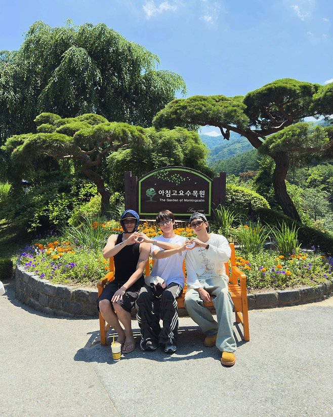 (왼쪽) 우즈, 아이엠, 원우. 위버스