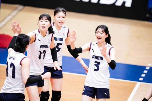 득점 후 기뻐하는 한국 여자 배구대표팀 선수들의 모습. /사진=VNL 제공