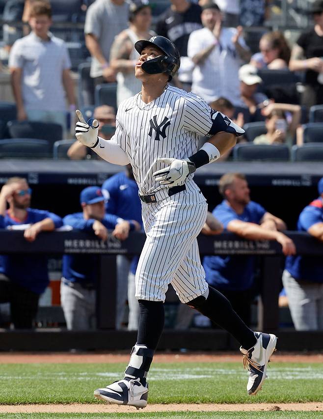 미국 메이저리그 뉴욕 양키스의 애런 저지가 13일(한국시간) 미국 뉴욕 양키스타디움에서 열린 2025 메이저리그 시카고 컵스와의 홈경기에 빅리그 역대 최소 경기 350홈런을 달성했다. 사진 연합뉴스
