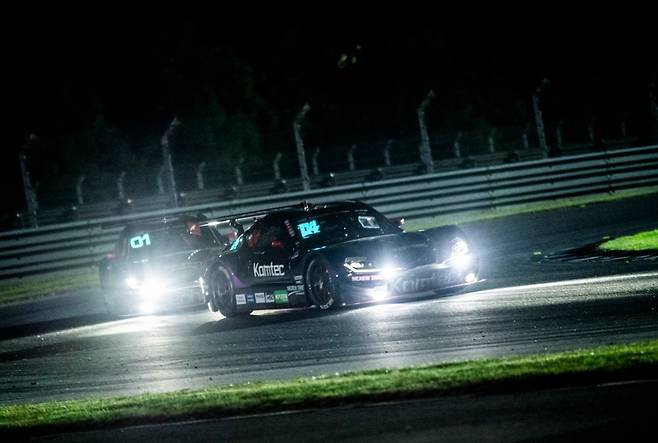 나이트레이스에서 질주하는 정의철의 차량 [슈퍼레이스 제공. 재판매 및 DB 금지]