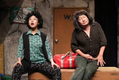 ◇2025 춘천연극제 ‘코미디경연’이 14일 부터 26일까지 춘천 봄내극장서 개최된다. 사진은 올해 개막 초청공연 ‘마트로시카’. 춘천연극제 제공