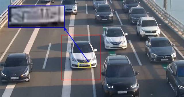 부산 광안대교 상판의 ‘끼어들기 AI 단속 카메라’에 찍힌 끼어들기 위반 차량. 그러나 실제 단속은 이뤄지지 않고 있다. 부산시설공단 제공