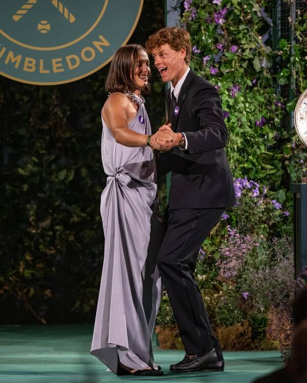 남녀 단식 우승자 시비옹테크와 시너(사진=윔블던 SNS)