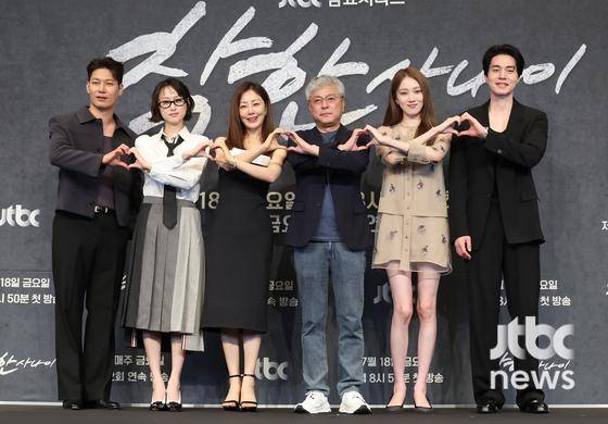 14일 오후 서울 더링크서울 호텔에서 JTBC 금요시리즈 '착한 사나이' 제작발표회가 열렸다. 이날 송해성 연출과 배우 이동욱, 이성경, 박훈, 오나라, 류혜영이 참석했다. 박세완 엔터뉴스팀 기자 park.sewan@jtbc.co.kr