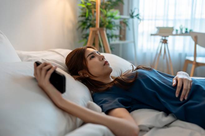 생리 증상이나 호르몬 변화 등은 수면의 질에도 악영향을 줄 수 있다. [사진=게티이미지뱅크]