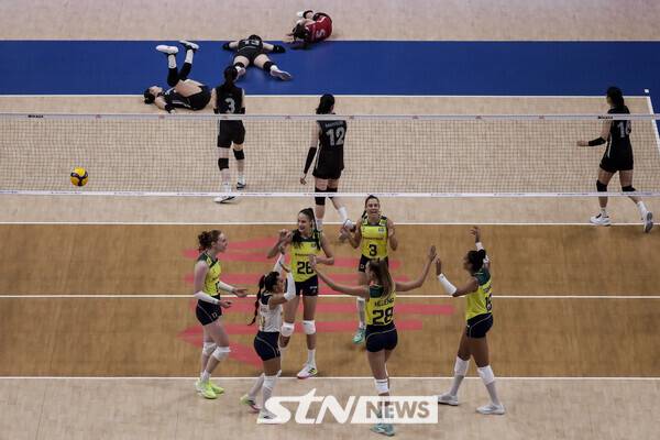 발리볼네이션스리그(VNL)에서 강등이 확정된 한국 대표팀. /사진=뉴시스/AP