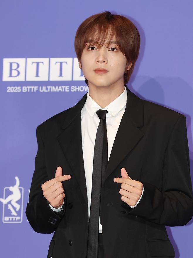 손가락으로 하트 만드는 해찬

    (서울=연합뉴스) 이재희 기자 = 그룹 엔시티 드림(NCT DREAM)의 해찬이 14일 서울 송파구 롯데시네마 월드타워점에서 열린 다섯 번째 앨범 '고 백 투 더 퓨쳐' 제작 발표회에 참석, 포즈를 취하고 있다. 2025.7.14

    scape@yna.co.kr

(끝)





<저작권자(c) 연합뉴스, 무단 전재-재배포, AI 학습 및 활용 금지>