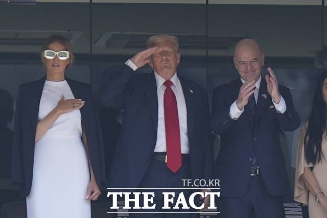 결승전을 참관하고 있는 미국의 도널드 트럼프 대통령(가운데)./이스트 러더퍼드=AP.뉴시스