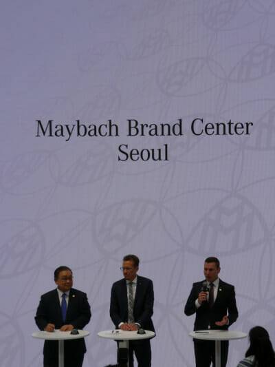 (왼쪽부터) 노재봉 HS효성더클래스 대표이사, 마티아스 바이틀 메르세데스-벤츠 코리아 대표이사, 마티아스 가이젠 메르세데스-벤츠 그룹 AG 이사회 멤버 및 마케팅·세일즈 총괄