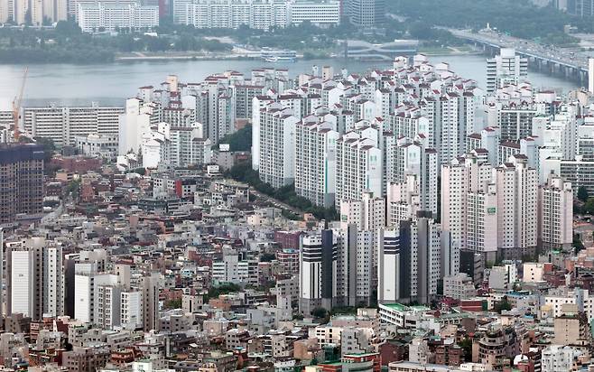 남산 N서울타워에서 바라본 서울 시내 아파트 단지 모습. /연합뉴스