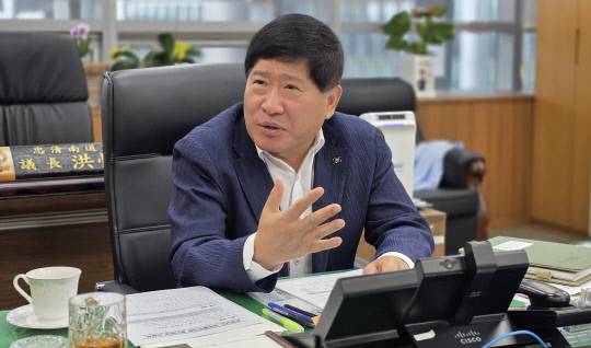 홍성현 충남도의회 의장은 14일 대전일보와 가진 인터뷰에서 "낡은 관행과 형식을 타파한 '가장 일 잘하는 의회'"를 강조했다. 김동근 기자