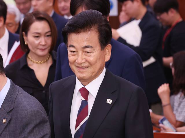 정동영 통일부 장관 후보자가 서울 여의도 국회 외교통일위원회에서 14일 열린 인사청문회에 출석하고 있다. [연합뉴스]