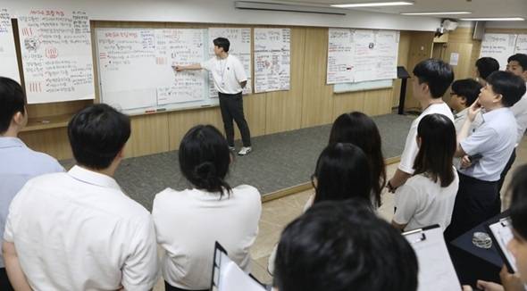 인아그룹 2025 신입사원 연구회가 열린 가운데 결과를 발표했다.