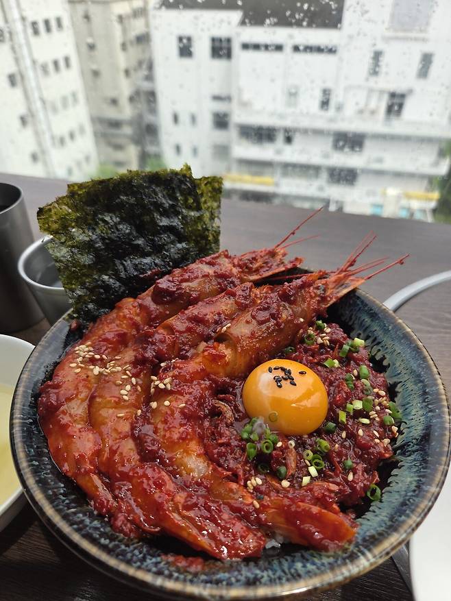 <도쿄외노자> 도쿄 어느 한식당의 양념새우덮밥 미친 비쥬얼 ㅎㄷㄷ
