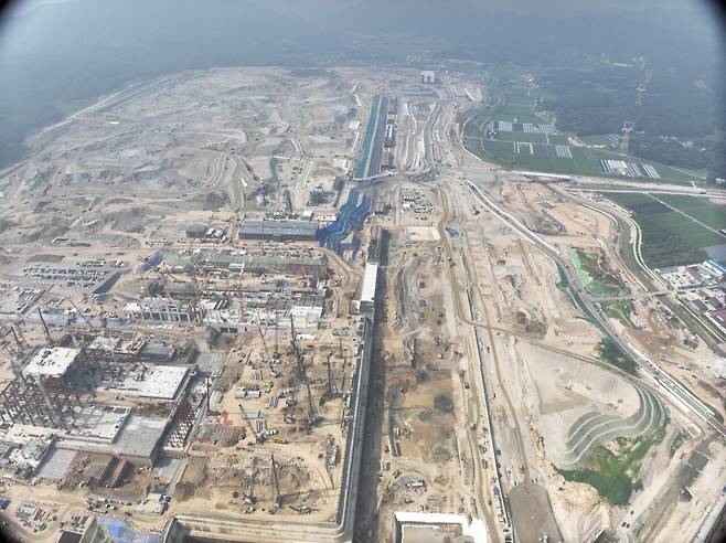 현장 축구센터-남측 전경_25.07.08.jpg 용인 하이닉스 반도체 공장 건설 현장 7월 사진.jpg