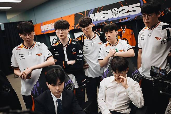 준우승을 차지한 T1 선수단(자료 출처 - 라이엇 게임즈)