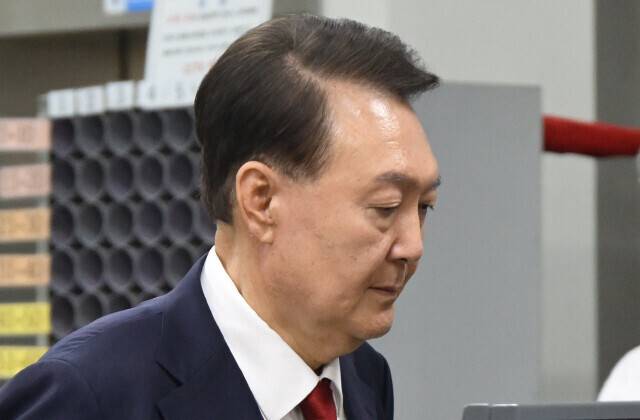 윤석열 전 대통령이 지난 9일 서울 서초구 서울중앙지법에서 영장실질심사를 마치고 나오고 있다. 공동취재사진