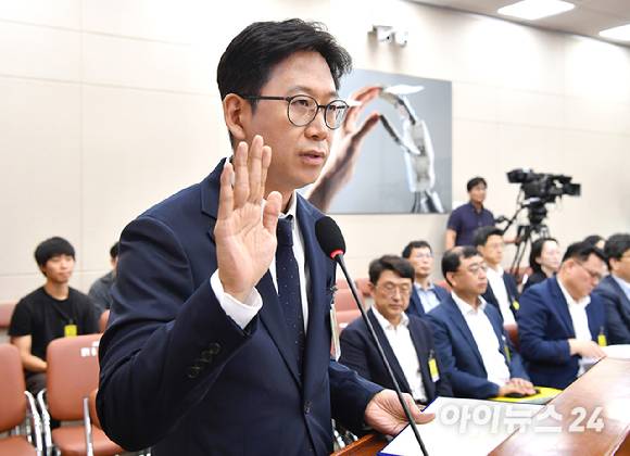 배경훈 과학기술정보통신부 장관 후보자가 14일 서울 여의도 국회에서 열린 과학기술정보방송통신위원회 인사청문회에서 모두발언을 하고 있다. [사진=곽영래 기자]