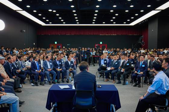 이재명 대통령이 지난 6월 25일 광주 국립 아시아문화전당에서 광주시민·전남도민 타운홀미팅을 하고 있다. 사진 대통령실