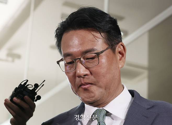 김태효 전 국가안보실 1차장이 지난 11일 피의자 조사를 받기 위해 서울 서초구 서초한샘빌딩에 차려진 순직해병(채상병) 특검팀 사무실로 향하고 있다. 한수빈 기자