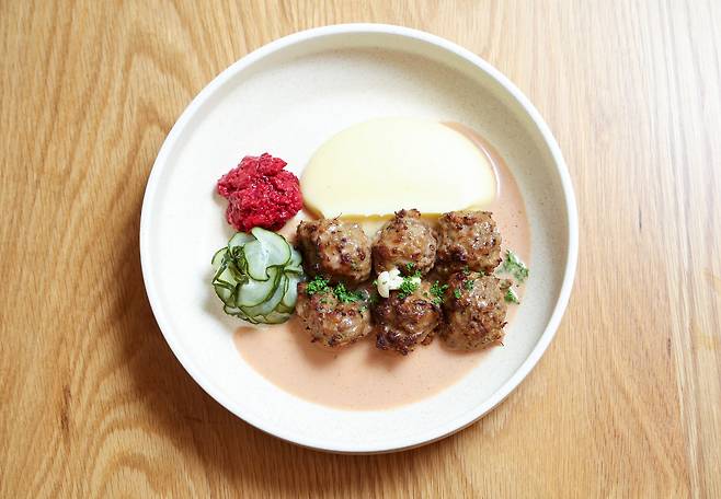 Kottbuller served at the Scandinavian restaurant Mangata in Jongno District, central Seoul. [WOO SANG-JO]
