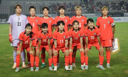 경기 시작 전 기념촬영하는 한국 선수들. 사진[연합뉴스]