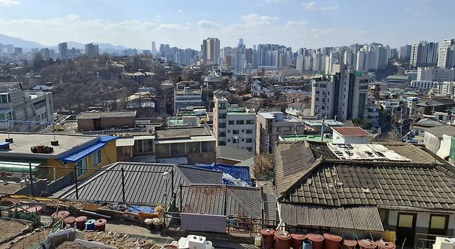 지난달 실시한 사전 분양 신청에서 조합원의 약 10%가 ‘1+1 분양’을 희망한 것으로 나타난 북아현3구역 전경. 매경DB