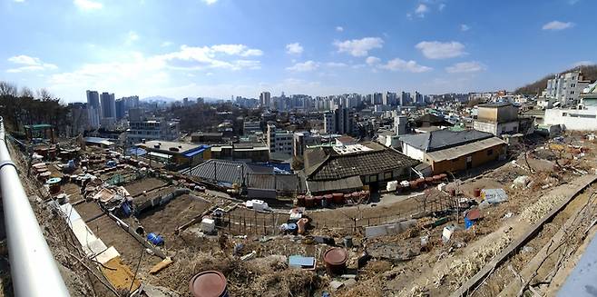 지난달 실시한 사전 분양 신청에서 조합원의 약 10%가 ‘1+1 분양’을 희망한 것으로 나타난 북아현3구역 전경. 매경DB